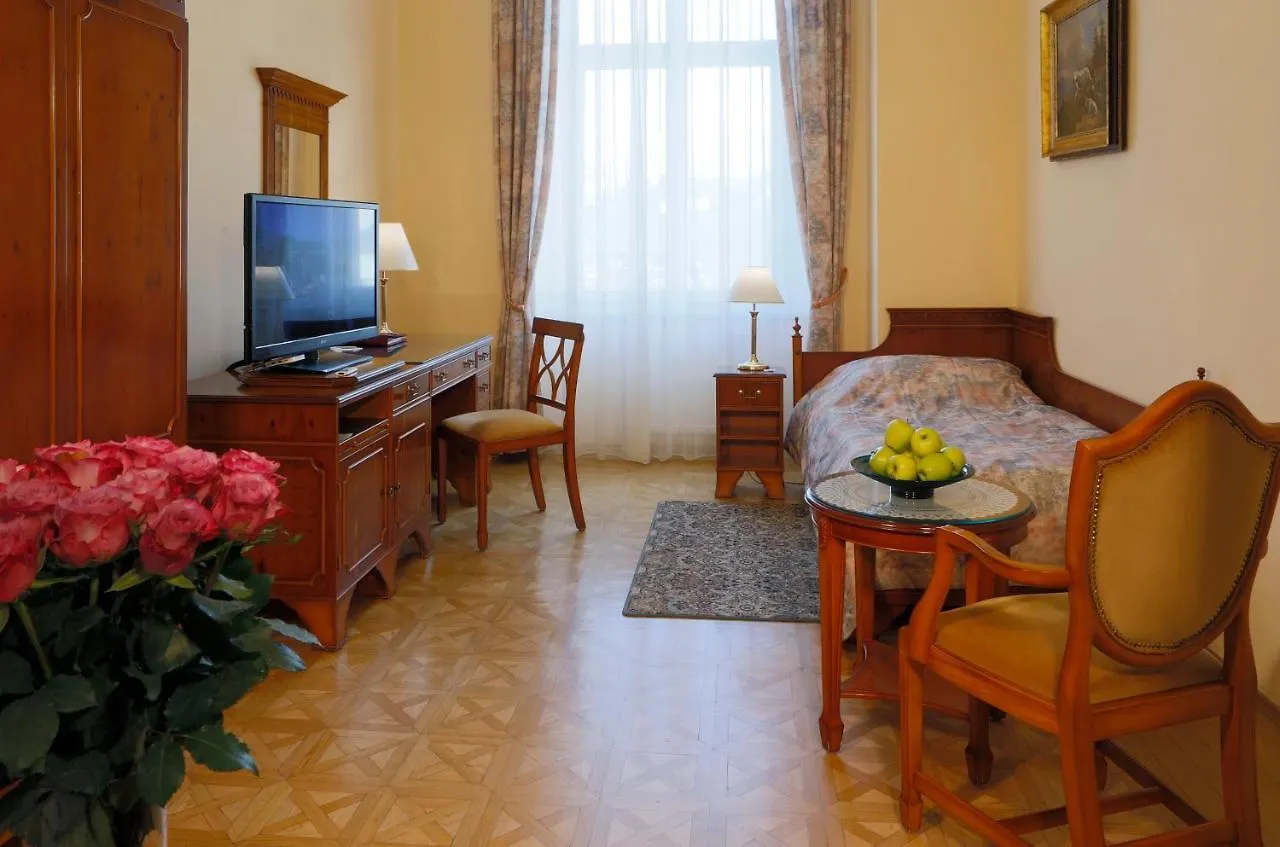 Bristol Kralovska Vila Karlovy Vary 4*,
